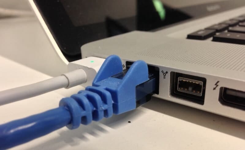 Gebruik een Ethernet-kabel