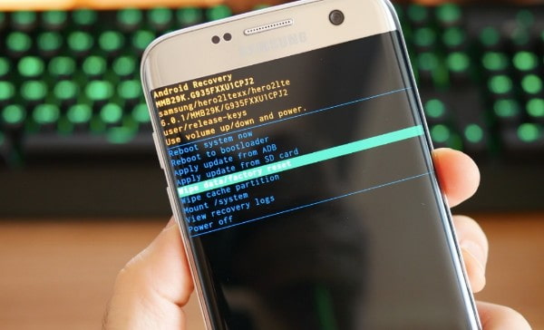 Indítsa újra az Android helyreállítási módban