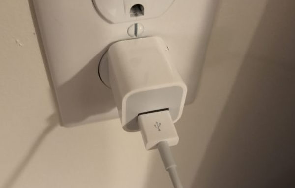 iPhone-lader og kabel