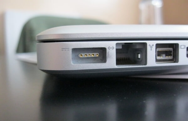 Καθαρίστε το MagSafe Port